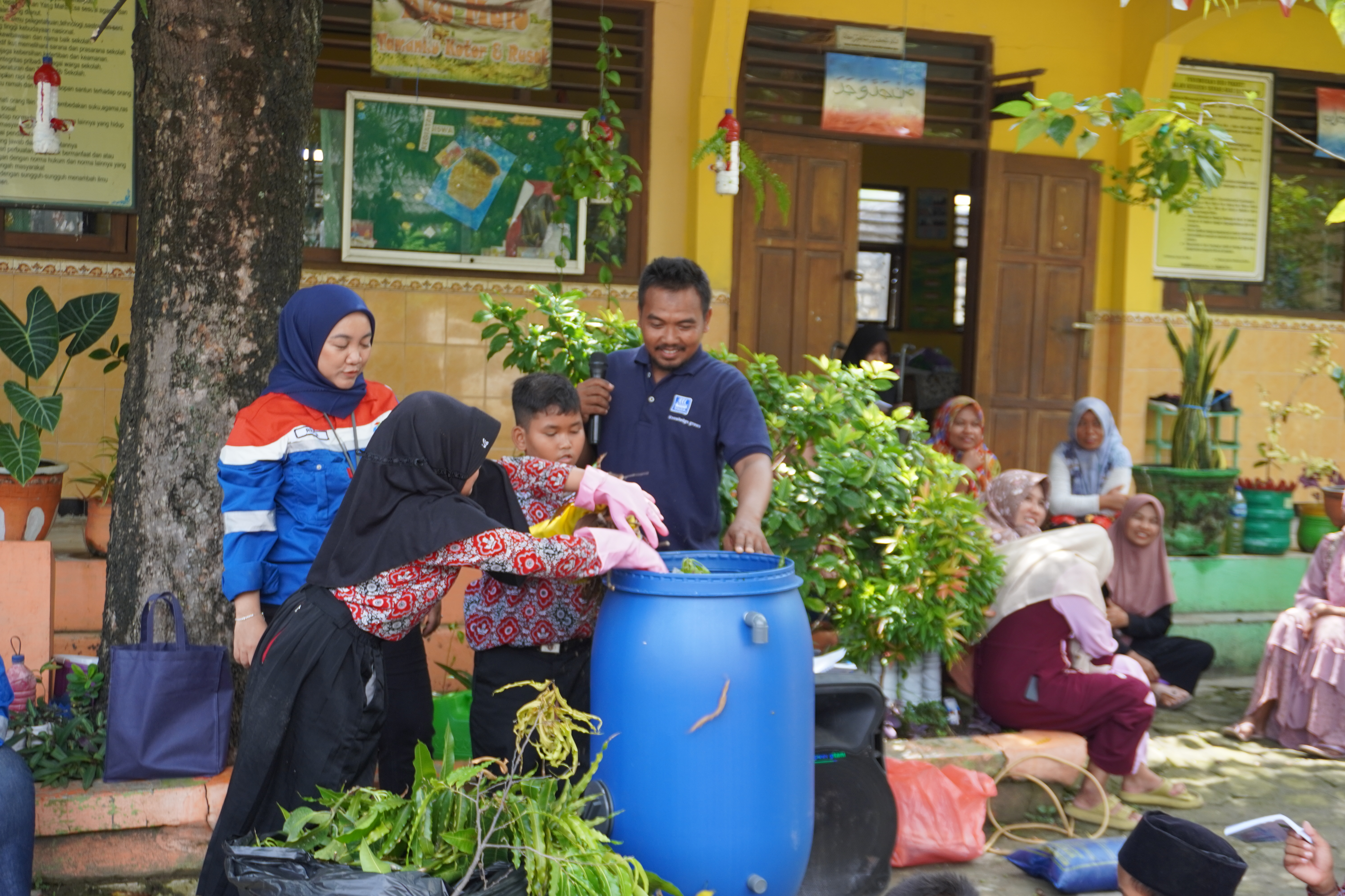 Kurangi Dampak Efek Rumah Kaca, Siswa SDN 02 Beji Belajar Pengelolaan Sampah Organik