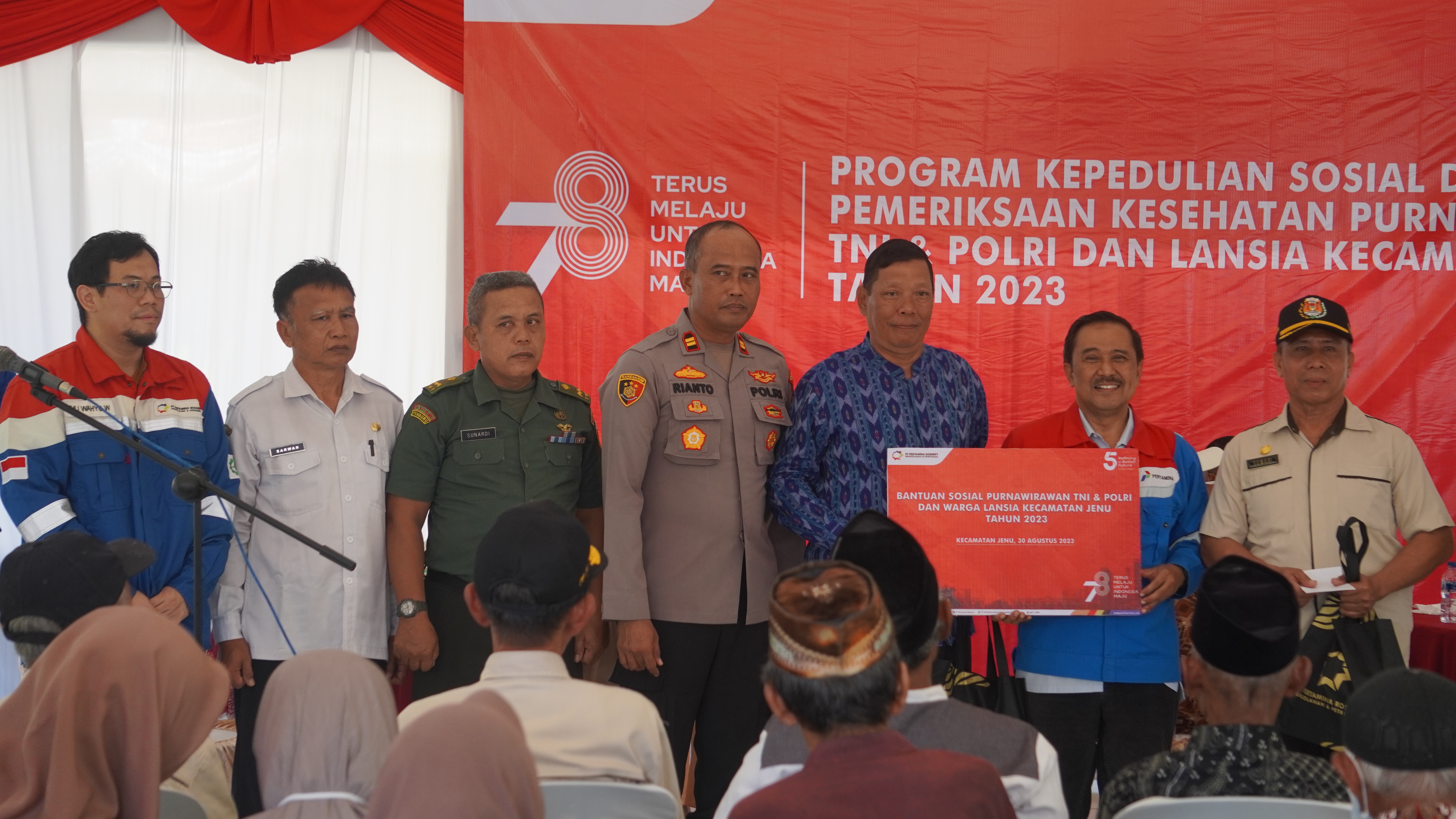Peringati HUT ke-78 RI, PRPP Bagikan Bantuan Sosial untuk Purnawirawan TNI & Polri di Tuban